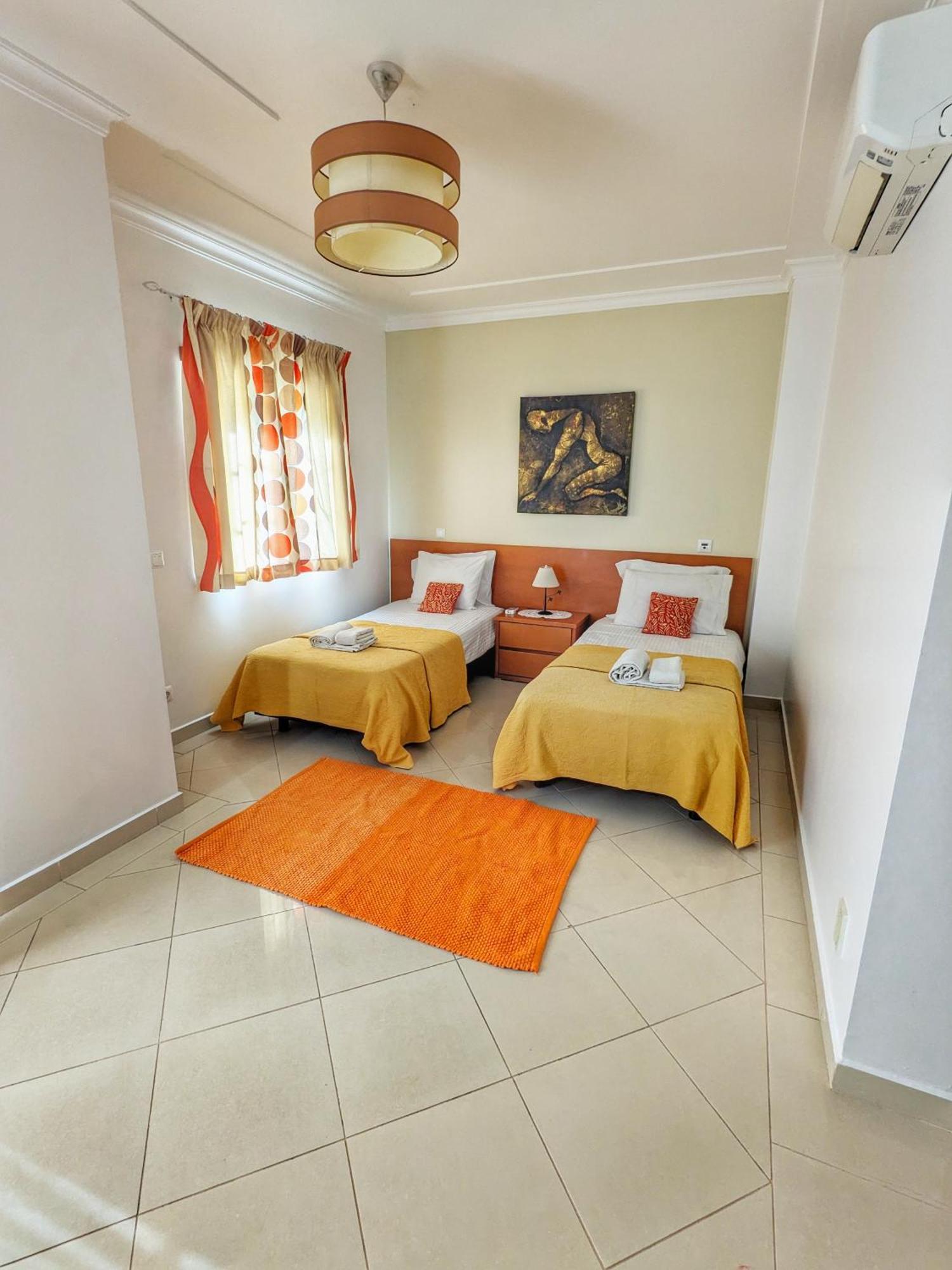 Farm Village- Townhouse 2 Mins From Old Town Albufeira Dış mekan fotoğraf